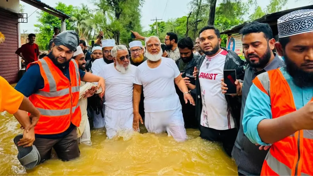 চট্টগ্রামে বন্যা ও পাহাড়ধস কবলিত এলাকা পরিদর্শনে জামায়াত আমির