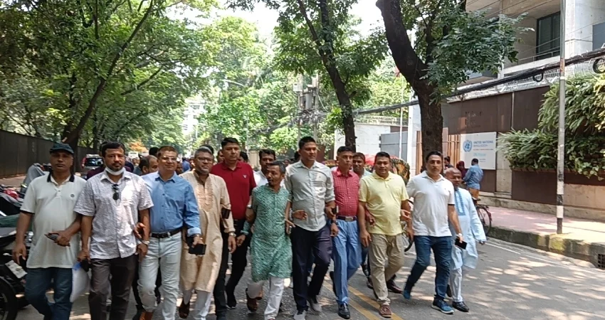 বিএনপি চেয়ারম্যানের কার্যালয়ের সামনে যুবদলের পদবঞ্চিত নেতাদের অবস্থান