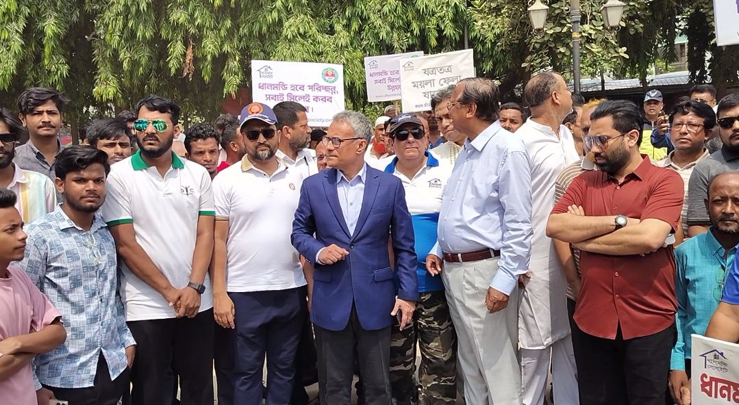 ধানমন্ডিতে ডিএসসিসির বিশাল পরিচ্ছন্নতা অভিযান