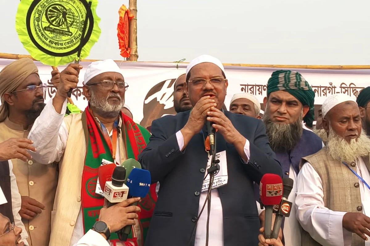 একটি দল আমাদের ধোঁকা দিয়ে ক্ষমতায় যাওয়ার রঙিন স্বপ্ন দেখছে: রেজাউল করিম