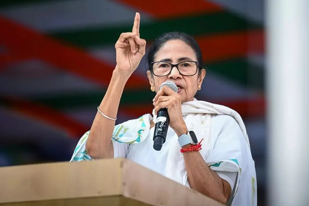 হার স্বীকার নয়, পদত্যাগেও না-মমতার কড়া অবস্থান
