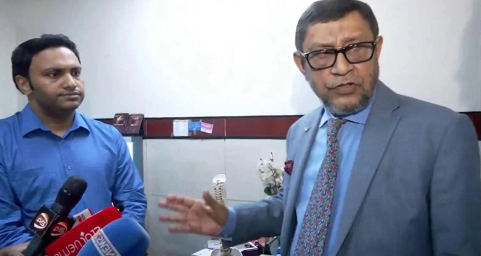 সরকারি সময় প্রাইভেট প্র্যাকটিস, চিকিৎসকের লাইসেন্স বাতিল ও বরখাস্তের নির্দেশ