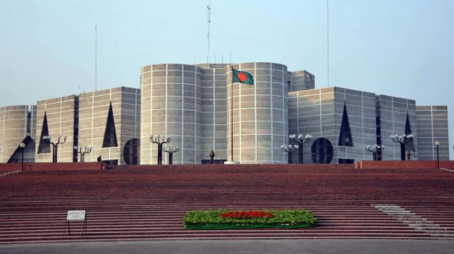ভারপ্রাপ্ত রাষ্ট্রপতির দায়িত্ব গ্রহণে সংসদে প্রস্তুতি, পৌঁছেছে এসএসএফের প্রটোকল গাড়ি