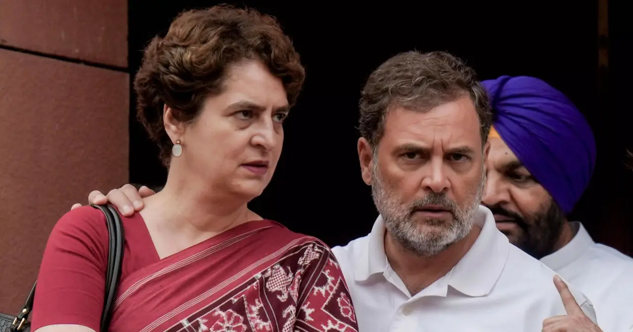 নরেন্দ্র মোদির বাসভবনের সামনে থেকে রাহুল ও প্রিয়াঙ্কা গান্ধীকে আটক