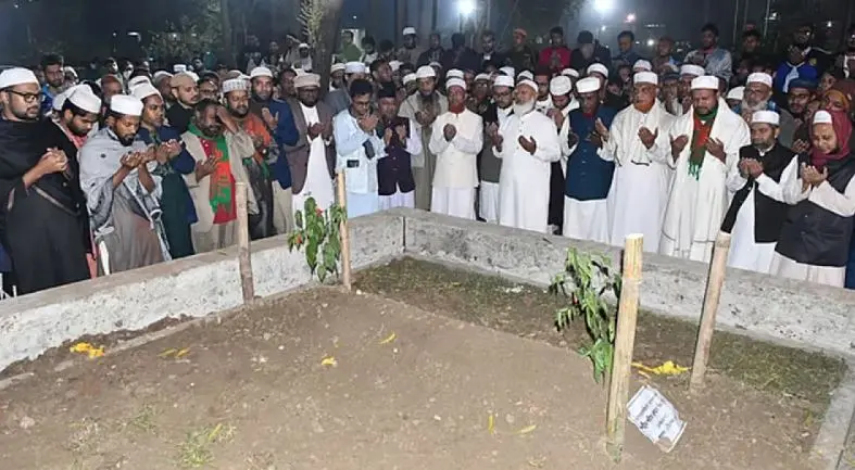 জুলাই শহীদদের কবর জিয়ারত করল জামায়াত ঢাকা মহানগরী দক্ষিণ, সরকারের ভূমিকার সমালোচনা