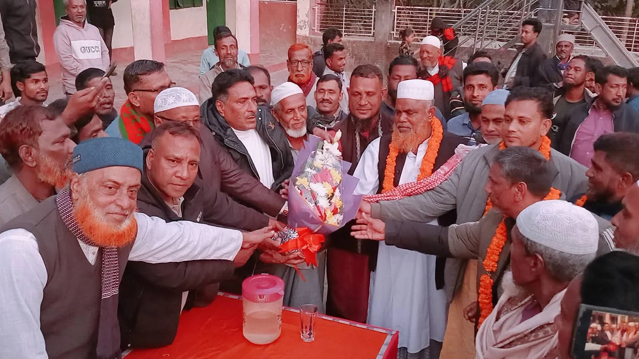 রায়পুরে আওয়ামী লীগের অর্ধশতাধিক নেতাকর্মীর বিএনপিতে যোগদান