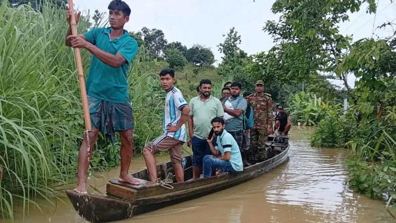সেনাবাহিনীর সহায়তায় সাজেক ছাড়লেন আরও ৩১১ পর্যটক