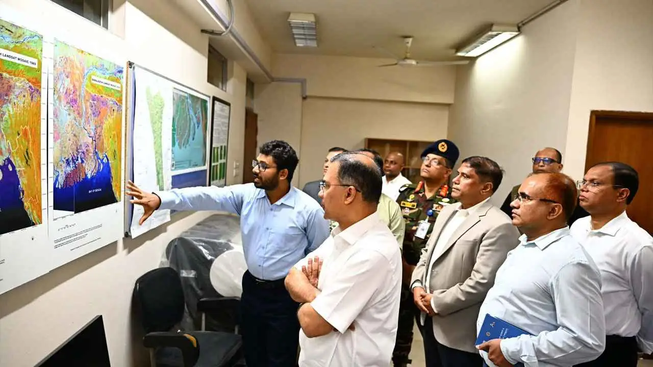 স্পারসো পরিদর্শনে প্রধানমন্ত্রী তারেক রহমান, আধুনিক মহাকাশ গবেষণা প্রতিষ্ঠান গড়ে তোলার নির্দেশ