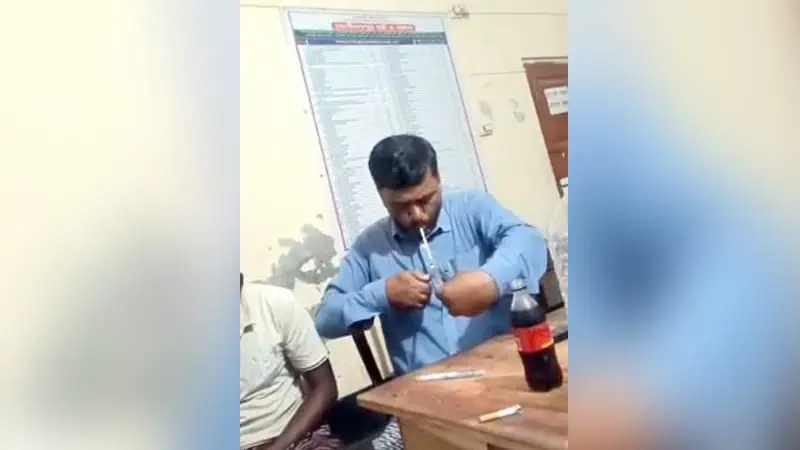 ​ইয়াবা সেবনের ভিডিও ভাইরাল:  বিএনপি নেতার বিরুদ্ধে তদন্ত কমিটি গঠনের সিদ্ধান্ত