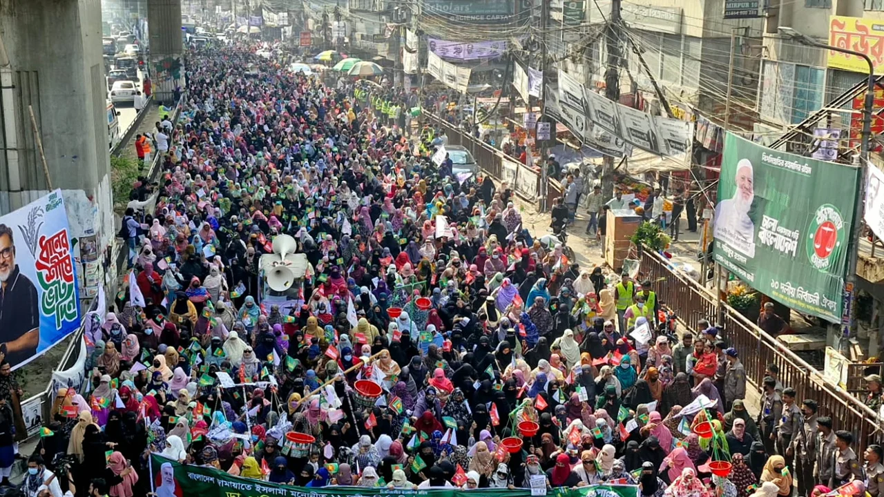 জামায়াত আমিরের পক্ষে ভোট চেয়ে মিরপুরে মহিলা বিভাগের বিশাল মিছিল