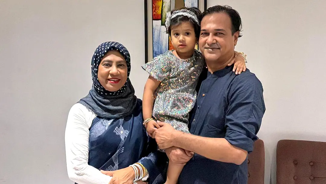 ‘সব ক্রেডিট বেগমের’—৩৪ বছরের দাম্পত্য নিয়ে আবেগঘন পোস্ট আসিফ আকবরের