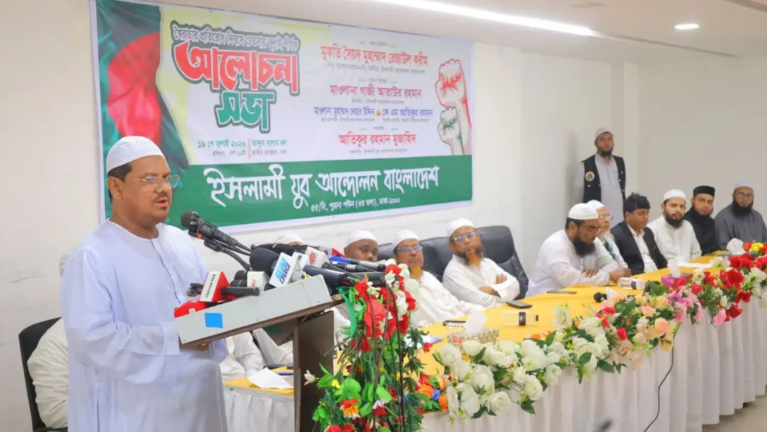 ‘শিয়ালের কাছে মুরগি বর্গা দেওয়ার ভুলে জাতি বারবার হতাশ হয়েছে’ — চরমোনাই পীর