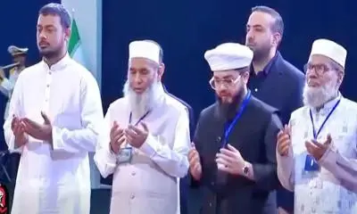 খামেনির কফিনের সামনে দাঁড়িয়ে ১১ দলের প্রতিনিধিদের মোনাজাত