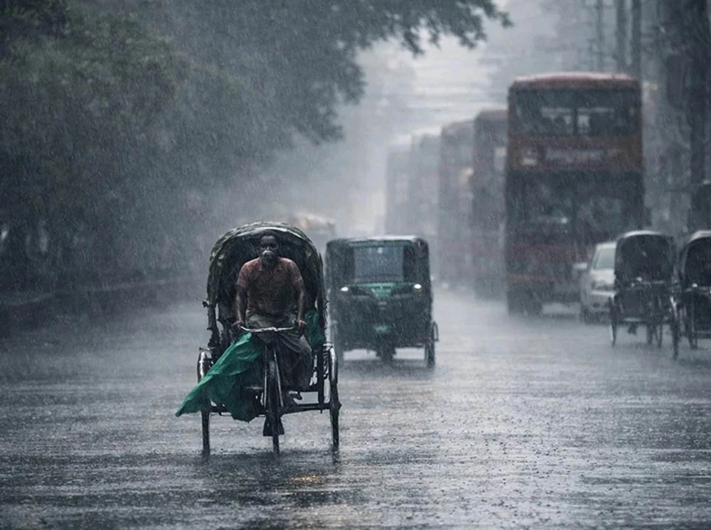 ঢাকায় দুপুর পর্যন্ত বৃষ্টি বা বজ্রবৃষ্টির সম্ভাবনা, তাপমাত্রা প্রায় অপরিবর্তিত