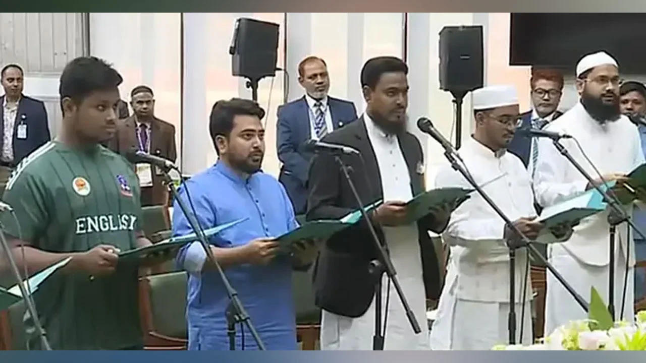 এনসিপির ছয় এমপির শপথ, সংস্কার পরিষদে শপথ নিল না বিএনপি