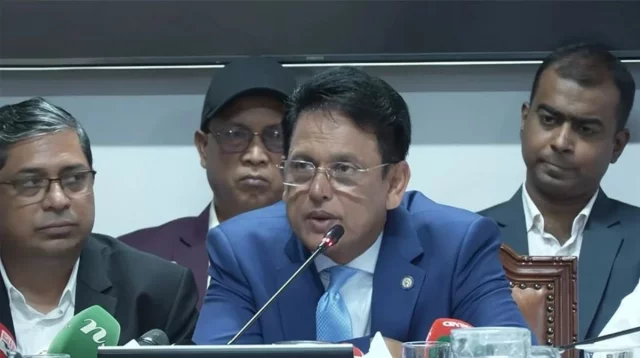 জুলাই থেকে প্রাথমিক শিক্ষার্থীদের জন্য বিনামূল্যে স্কুলড্রেস, ব্যাগ ও জুতা বিতরণ শুরু