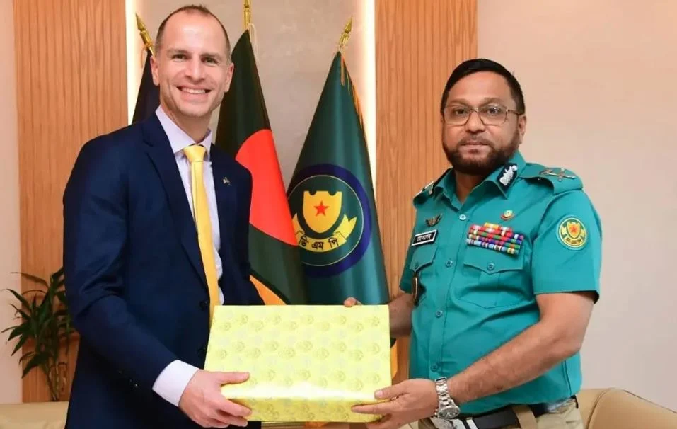 ডিএমপি কমিশনারের সঙ্গে মার্কিন প্রতিনিধিদলের সৌজন্য সাক্ষাৎ
