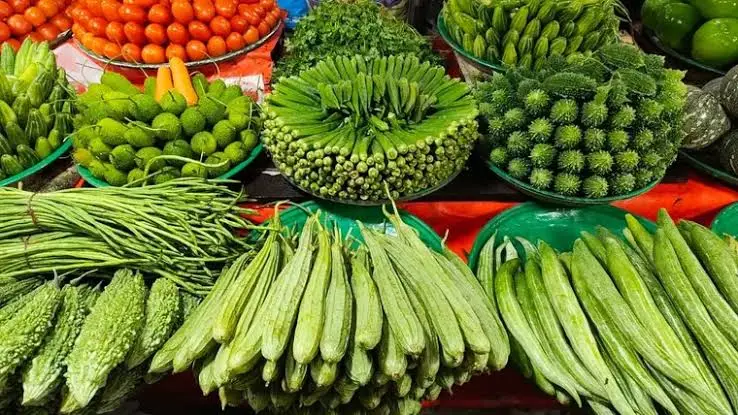 টানা বৃষ্টিতে ঢাকার বাজারে কাঁচামরিচ, মাছ ও সবজির দাম বেড়েছে
