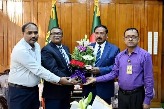 রাষ্ট্রপতির দায়িত্বভার গ্রহণে স্পিকার হাফিজ উদ্দিন আহমদকে ফুলেল শুভেচ্ছা