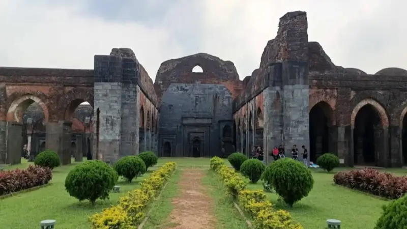 আদিনা মসজিদ ঘিরে নতুন বিতর্ক, শিবপূজার উদ্যোগে উত্তেজনা