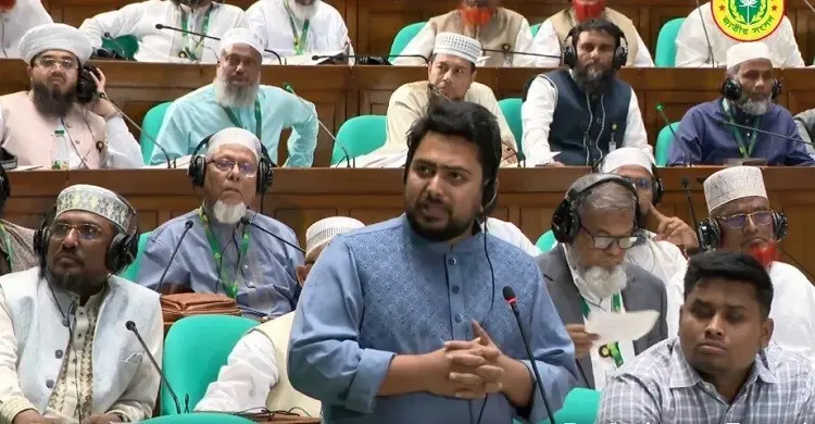 ‘আগে রিকশায় চড়তেন, এখন প্রাডো গাড়িতে চড়েন’-সমালোচনার জবাব দিলেন নাহিদ ইসলাম