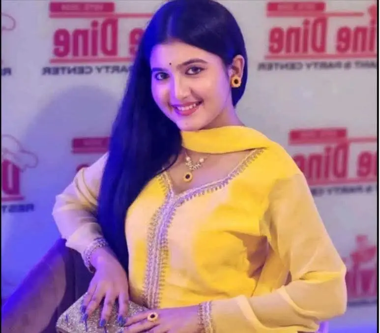 আবাসিক হোটেল থেকে পুরুষ সঙ্গীসহ টিকটকার মাহি আটক