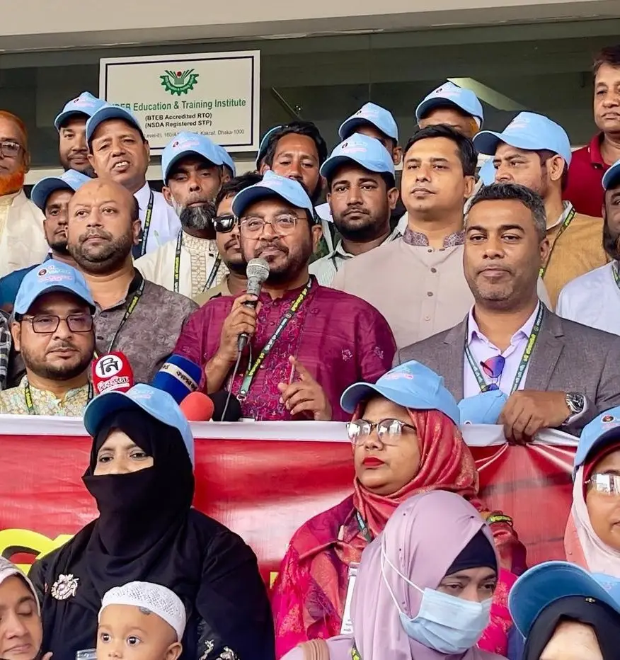 এবি পার্টির ৬ষ্ঠ প্রতিষ্ঠাবার্ষিকীর বর্ণাঢ্য শোভাযাত্রা: নেতৃত্বে ছিলেন চেয়ারম্যান মজিবুর রহমান মঞ্জু