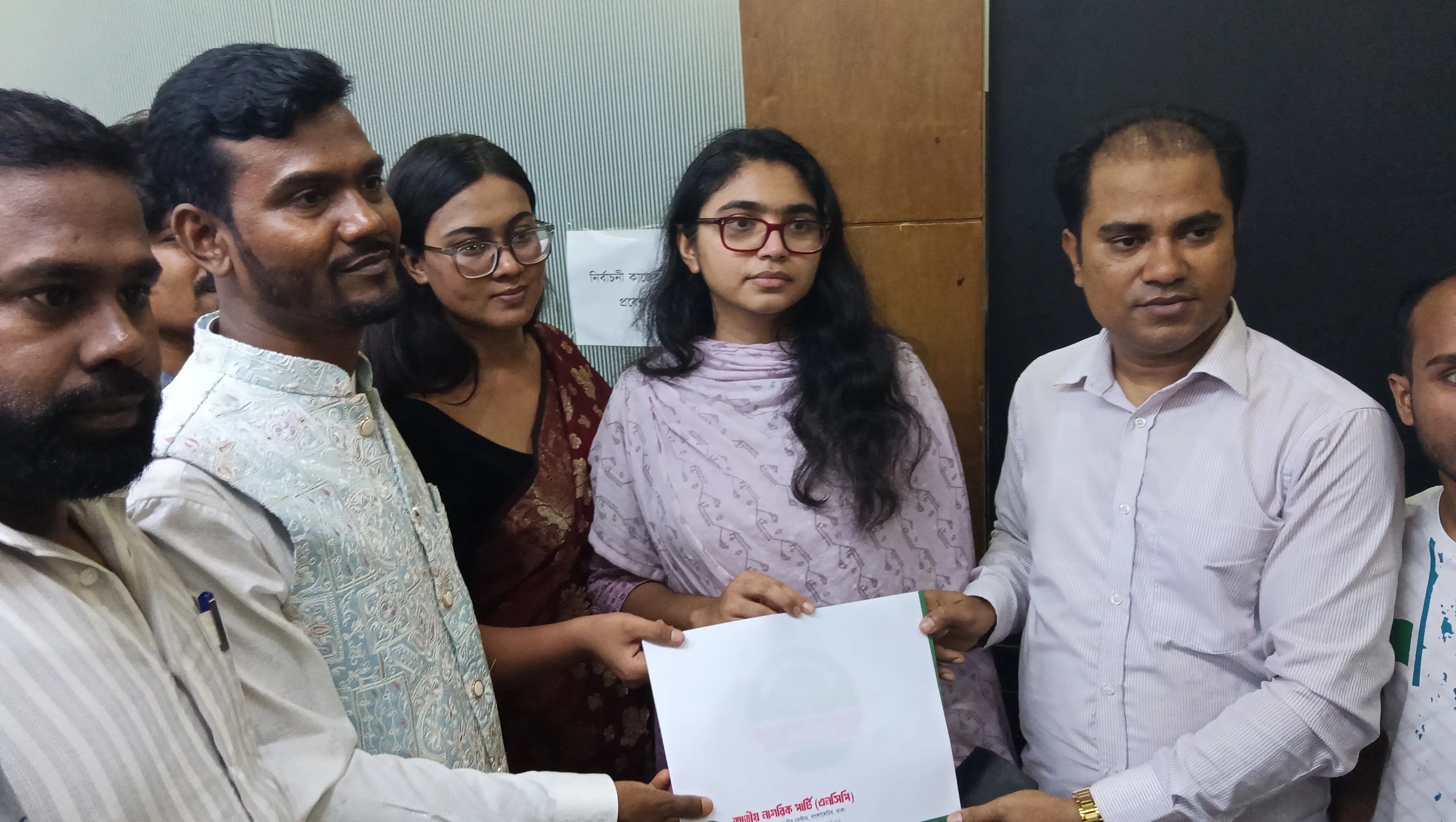 যশোর-৪ আসনে এনসিপির মনোনয়ন প্রত্যাশী আলিম হোসেনের ফরম দাখিল