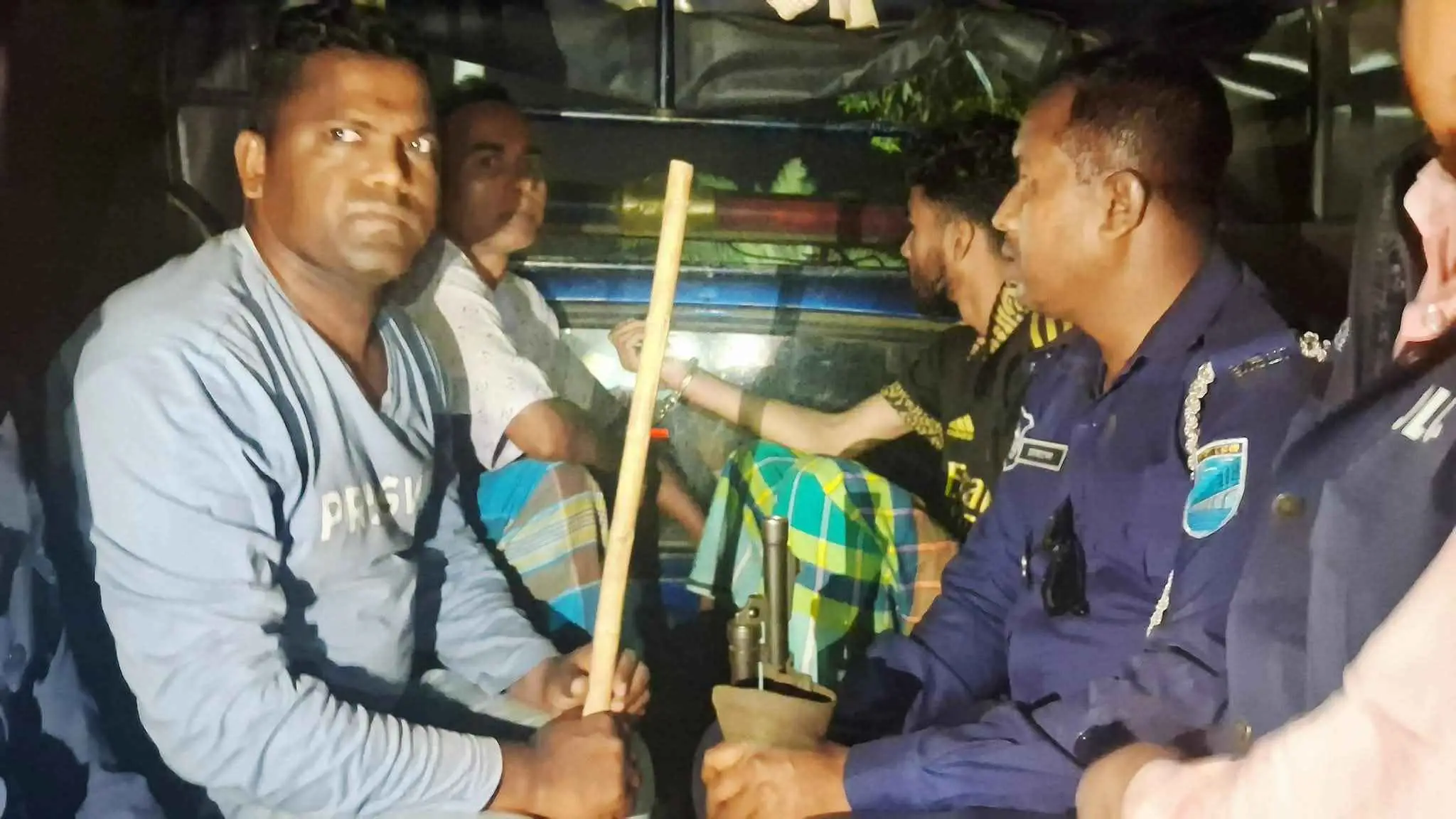 শ্রীপুরে আসামি ছিনিয়ে নিতে হামলায় ৭ পুলিশ সদস্য আহত