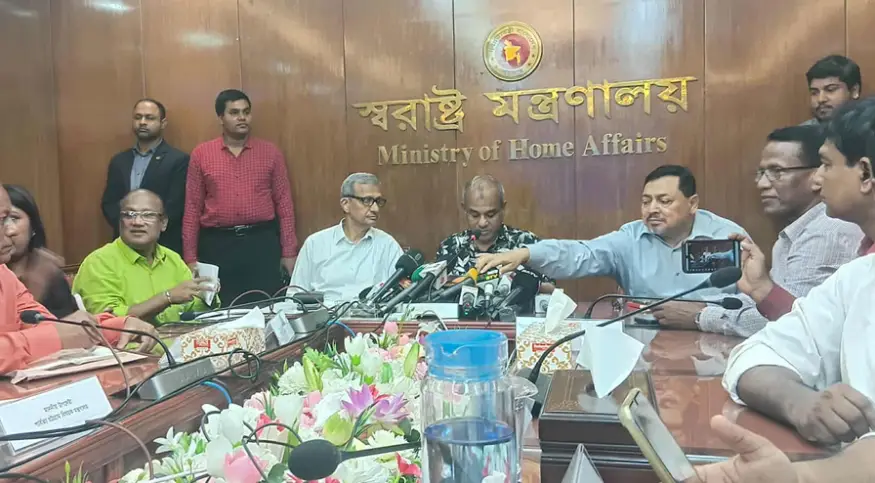 মাদক পাচারই আরাকান আর্মির প্রধান আয়ের উৎস: স্বরাষ্ট্র উপদেষ্টা