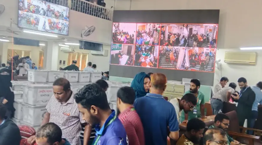 ভোট গণনা চলছে, ফলাফল পেতে অপেক্ষা বাড়ছে