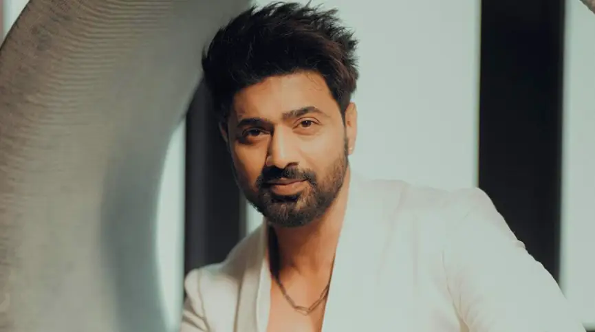 বিয়ের আগে বাবা হওয়া সম্ভব নয়: দেব