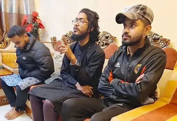 খুলনায় এনসিপি পরিচয়ে চাঁদাবাজি করতে গিয়ে গ্রেফতার তিন ছাত্রদল নেতা