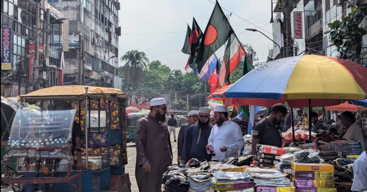 ঢাকার ফুটপাতে হকার বসানোর বিধান নিয়ে হাইকোর্টের রুল