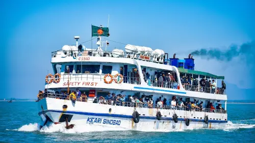 কক্সবাজার শহর থেকে সেন্টমার্টিন যাবে পর্যটকবাহী জাহাজ