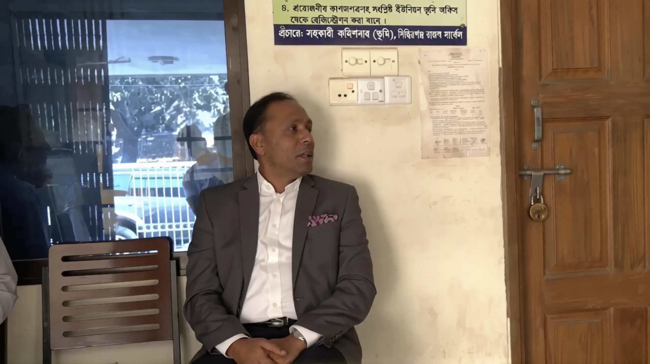হঠাৎ ভূমি অফিসে প্রতিমন্ত্রী, অফিসে নেই কোনো কর্মকর্তা