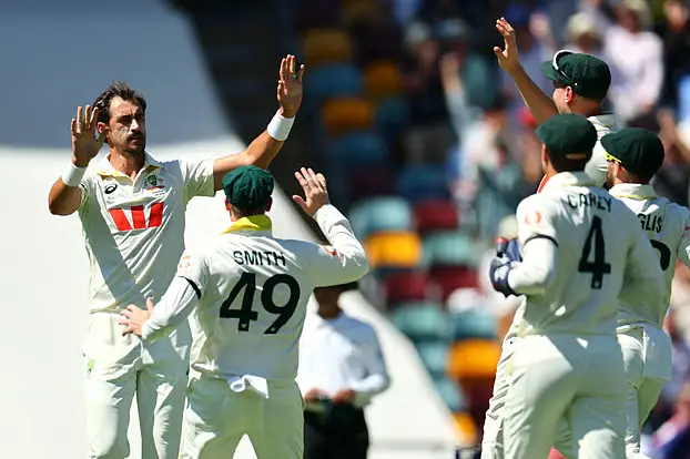 আকরামকে ছাড়িয়ে স্টার্কের শীর্ষে উঠা, ইংলিশ ভরসা রুট