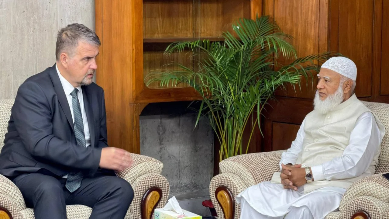 সংস্কার বাস্তবায়নে বিএনপির টালবাহানার অভিযোগ ইইউকে জানালেন বিরোধীদলীয় নেতা