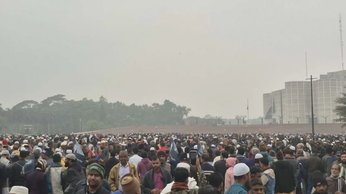 খালেদা জিয়ার জানাজায় জনস্রোত, মানিক মিয়া অ্যাভিনিউয়ে শোকাতুর মানুষের ঢল