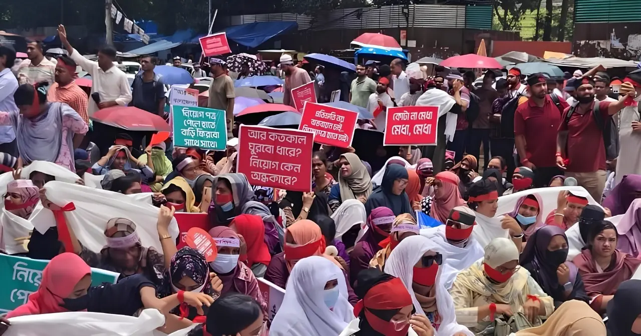 সরকারের নতুন সিদ্ধান্তে শাহবাগ ছাড়লেন প্রাথমিকের সুপারিশপ্রাপ্ত শিক্ষকরা