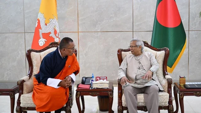 ভূমিকম্পে ক্ষয়ক্ষতির খোঁজ নিলেন ভুটানের প্রধানমন্ত্রী শেরিং তোবগে